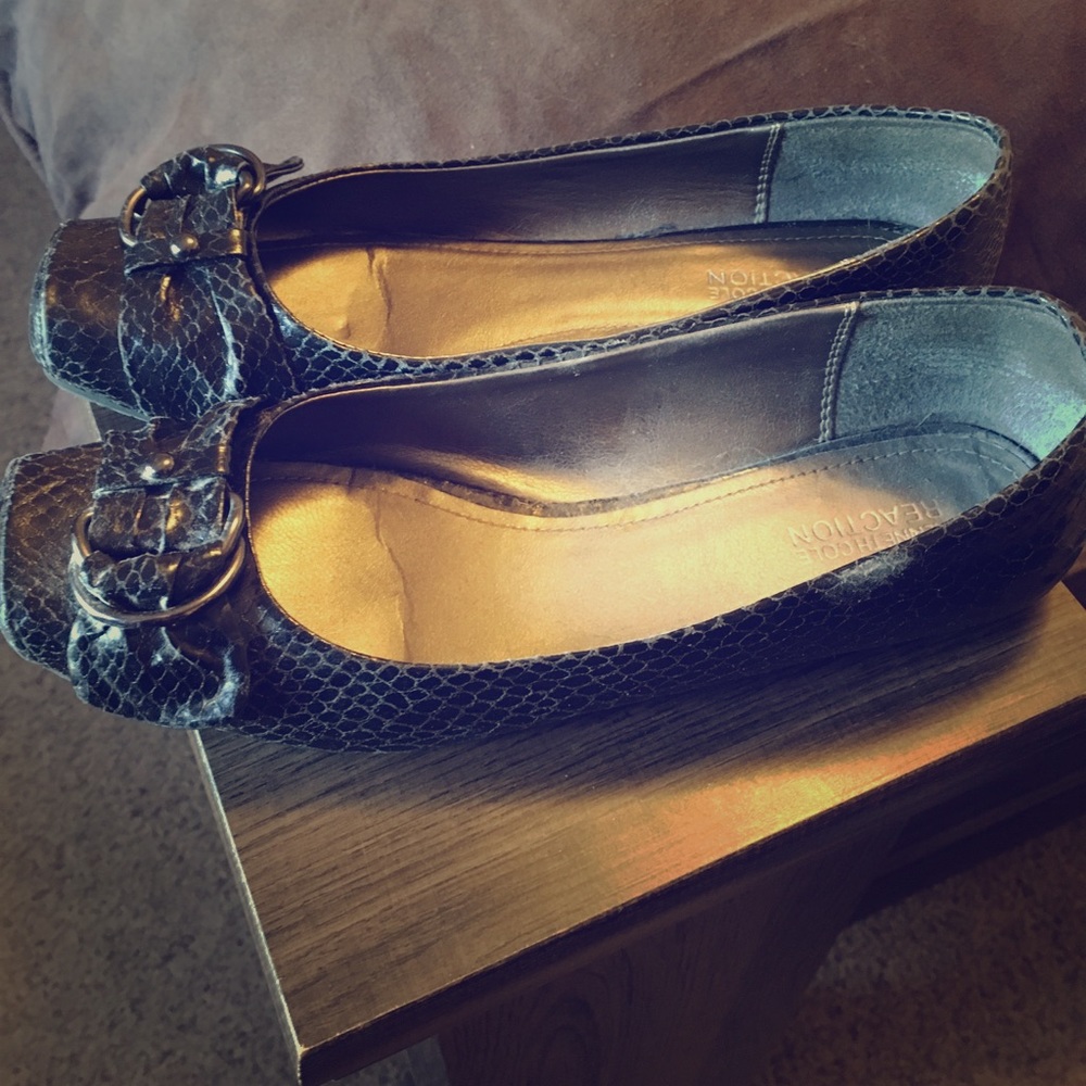 Kenneth Cole black flats
